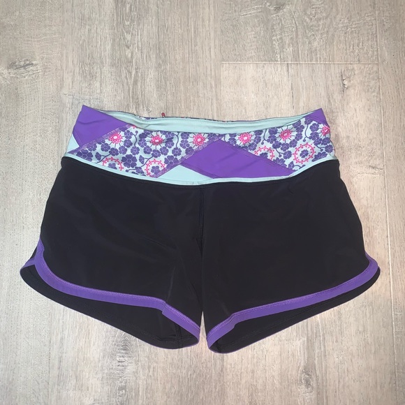 Lululemon Groovy Run Time Shorts Black & Purple - Picture 1 of 4